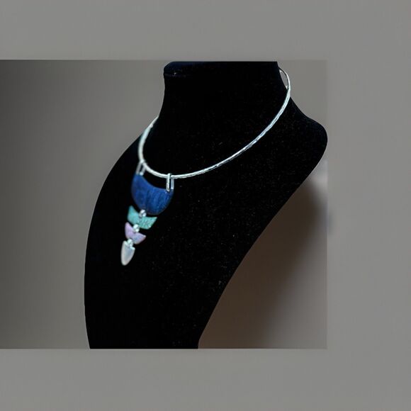 RLM Studio Modernist Necklace, Hammered Silver Tone Torque & Geometric Pendant - Picture 3 of 5